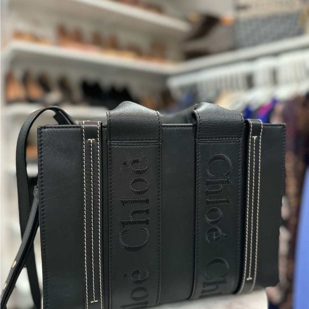 Chloe small woody tote bag w/crossbody strap in black